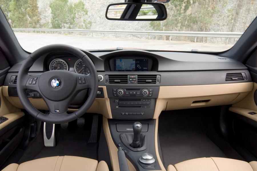 Торпедо BMW M3 Coupe (E92) 2007 года  (фото 5 из 44)